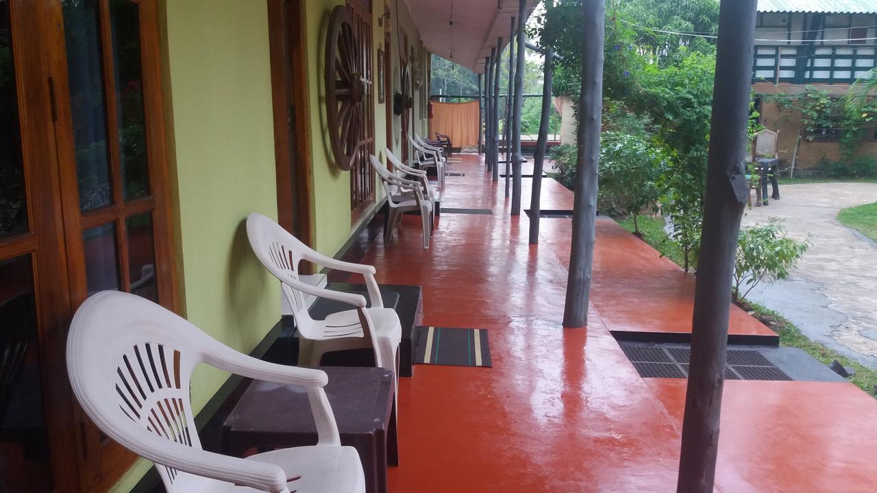 Villa Champagne Tissamaharama Exteriör bild