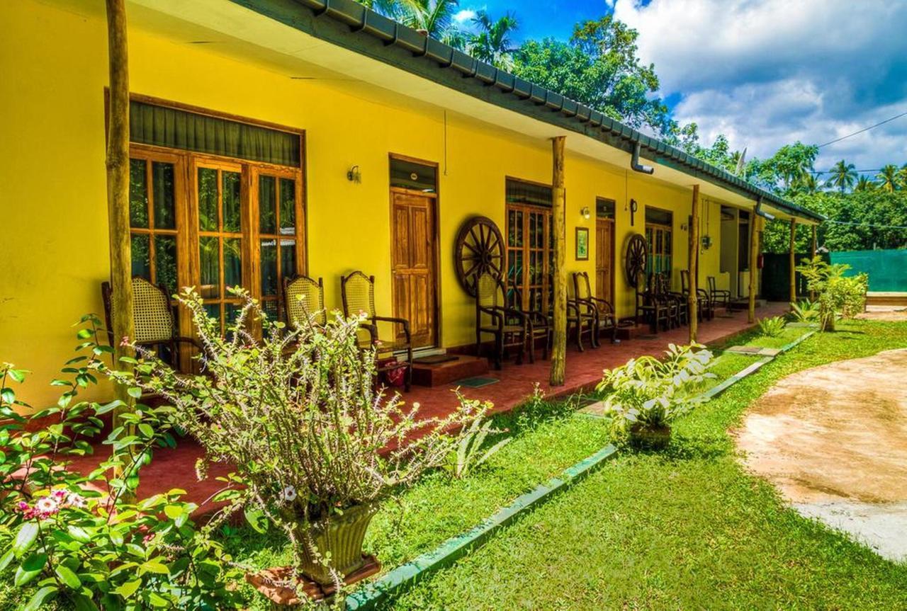 Villa Champagne Tissamaharama Exteriör bild